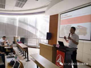 球场上的激烈角逐，临危不惧的精神何来？